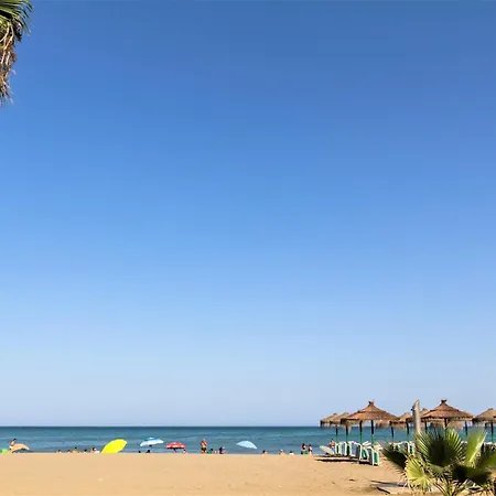 Atico Frente Al Mar , En Calle Pacifico מאלגה
